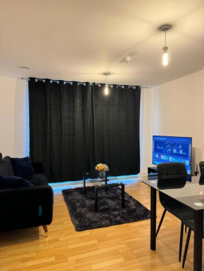 Spacious 2 Bedrooms Apartment In Stratford